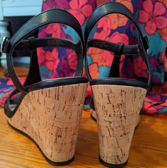 Cork wedge sandals by Le Chateau - Picture 2 of 4